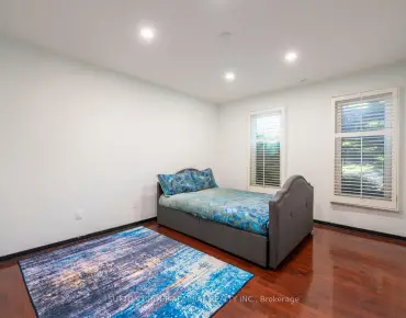 284 Murray Dr Aurora Village, Aurora 3 beds 3 baths 2 garage $1.19M