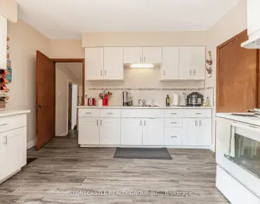 
2321 Major Mackenzie Dr W Maple - 2 beds 2 baths  parking space(s) listed at $999000