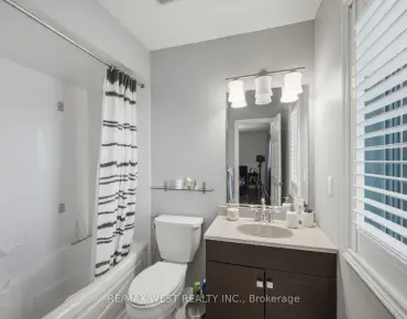 
65 Burnhaven Ave Maple - 4 beds 5 baths 2 parking space(s) listed at $1479000