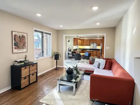 Richmond Hill Doncrest community 17 Piccadilly Rd For Sale