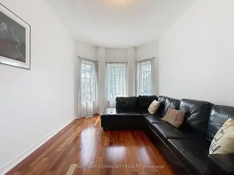 Vaughan Maple community 15 Bellefontaine Crt For Sale