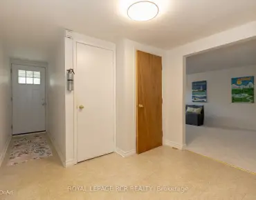 364 Dixon Blvd Central Newmarket - 3 beds 2 baths 2 parking space(s) listed at $859900