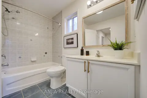 Markham Berczy community 1 Aylesbury Gate For Sale