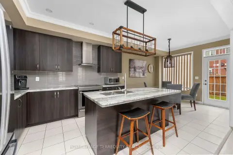 旺市 Patterson 社区 22 Harcourt St 镇屋 出售