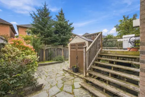 Richmond Hill Oak Ridges community 21 Walkview Cres For Sale