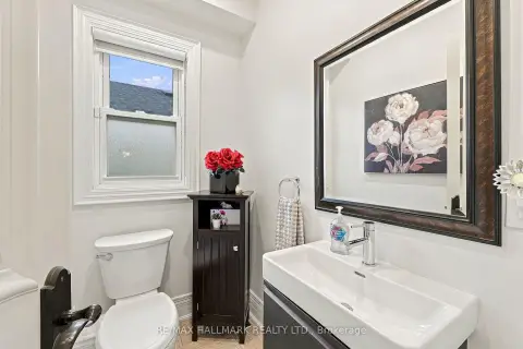 Vaughan West Woodbridge community 35 Rainbow Dr For Sale