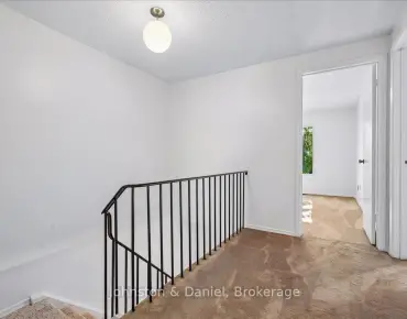
22 Fieldview Cres Milliken Mills West - 3 beds 2 baths 1 parking space(s) listed at $850000