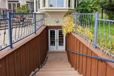 Vaughan Rural Vaughan community 776 Woodland Acres Cres For Sale