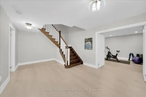 Vaughan Islington Woods community 250 Roselawn Dr For Sale