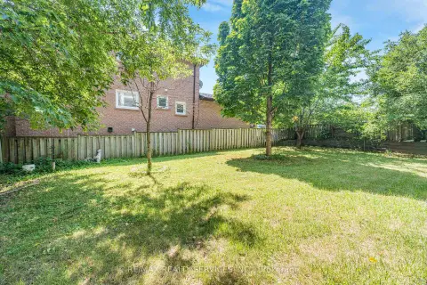 Richmond Hill South Richvale community 135 Spruce Ave For Sale