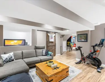 347 Woodfern Way Woodland Hill, Newmarket 3 beds 3 baths 1 garage $700K