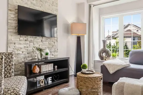 Richmond Hill Oak Ridges community 71 Puccini Dr For Sale