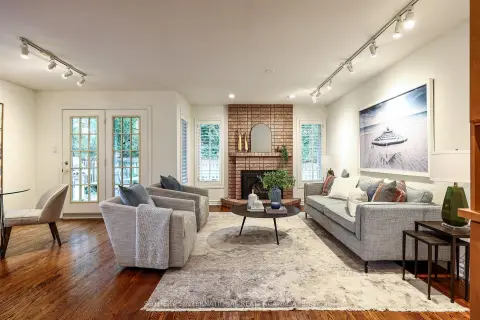 Markham Sherwood-Amberglen community 33 Captain Armstrong Ln For Sale