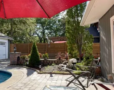 
19 Mark St Aurora Village - 3 beds 3 baths 1 parking space(s) listed at $1155000