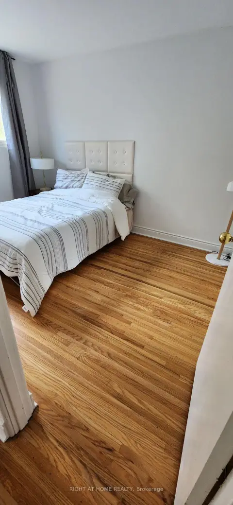 Newmarket Bristol-London community 63 Lindsay Ave For Sale