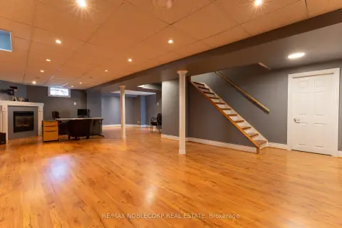 Vaughan Elder Mills community 71 Castlepoint Dr For Sale