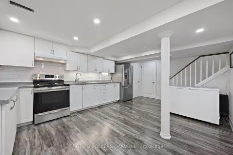 Vaughan Maple community 10 Crieff Ave For Sale