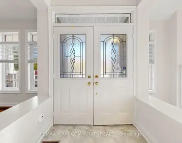 45 Manorwood Dr Berczy - 2 睡房 4 卫生间 1 车位叫价1128000加元