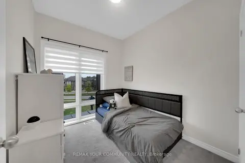 Vaughan Kleinburg 社区 104 Holyrood Cres 镇屋出售 - 多伦多地产经纪推荐