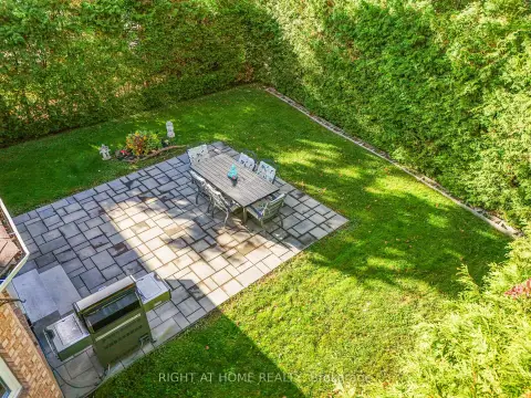 Richmond Hill Oak Ridges Lake Wilcox community 212 Olde Bayview Ave For Sale