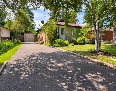 65 Dunning Ave Aurora Village - 3 睡房 2 卫生间 车位叫价880000加元