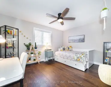 98 Arrowhead Dr East Woodbridge - 4 睡房 4 卫生间 2 车位叫价1500000加元