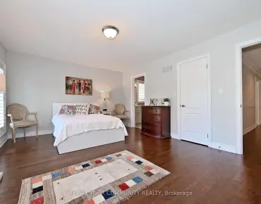 
73 Sprucewood Dr E Thornhill - 5 beds 5 baths 2 parking space(s) listed at $2699000