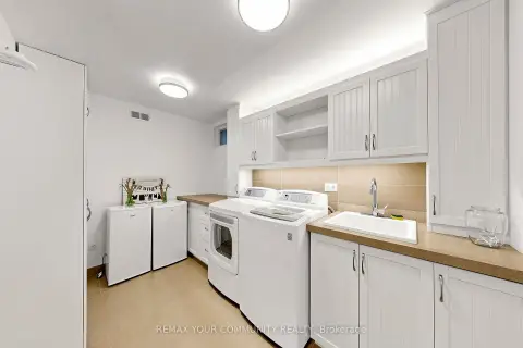Richmond Hill Oak Ridges community 6 Bombay Crt For Sale