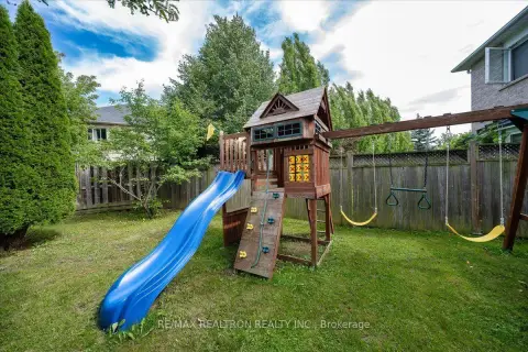 Richmond Hill Oak Ridges community 106 Lowther Ave For Sale