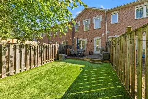 Richmond Hill Oak Ridges Lake Wilcox community 56 North Lake Rd For Sale