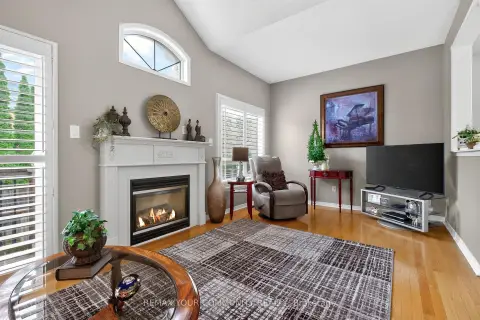 Richmond Hill Oak Ridges community 61 Cozens Dr For Sale