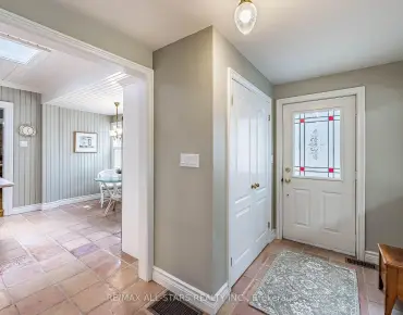 114 Main St Unionville - 2 睡房 2 卫生间 2 车位叫价1350000加元