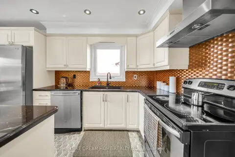 Vaughan East Woodbridge community 78 Governor Cres For Sale