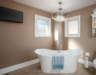 
24 Chip Crt Westbrook - 4 beds 4 baths 2 parking space(s) listed at $1588000