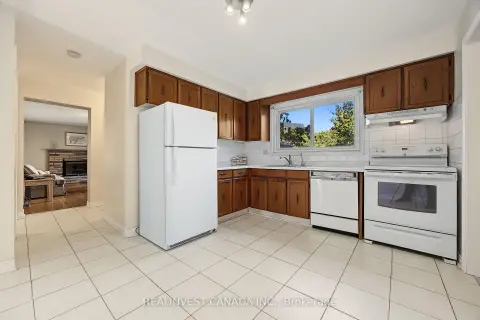 Richmond Hill North Richvale community 196 Weldrick Rd W For Sale