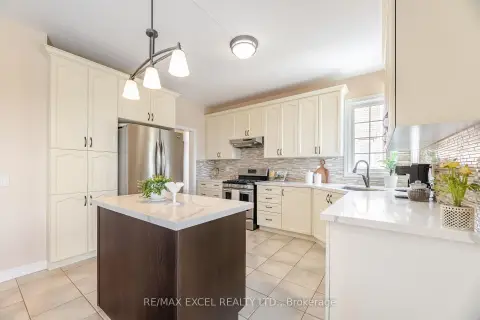 Richmond Hill Jefferson community 29 Brass Dr N For Sale