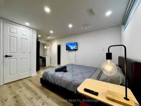 Richmond Hill Crosby community 246 Zelda Cres For Sale