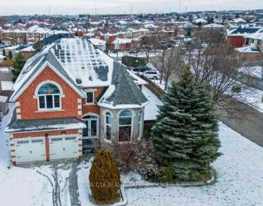 
2204 Shardawn Mews Erindale, Mississauga 3 beds 3 baths 2 garage $3.328M