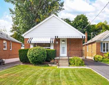 44 Maple Ave N Port Credit, Mississauga 2 beds 2 baths 0 garage $1.35M
