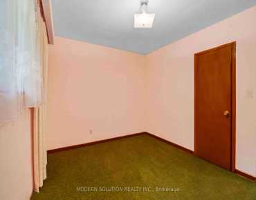 2550 Mainroyal St Erin Mills, Mississauga 3 beds 2 baths 1 garage $849K