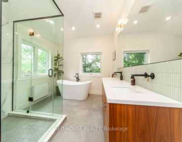 29 Pinewood Trl Mineola, Mississauga 4 beds 4 baths 2 garage $2.8M
