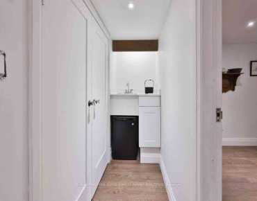 4464 Weymouth Commons Cres Hurontario, Mississauga 4 beds 4 baths 2 garage $1.345M