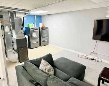 533 Leatherleaf Dr Hurontario, Mississauga 3 beds 3 baths 2 garage $949K
