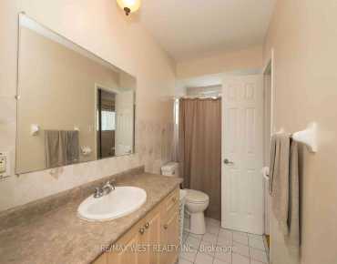 155 Angelene St Mineola, Mississauga 3 beds 2 baths 1 garage $1.439M