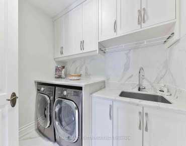 5255 Tagish Crt Hurontario, Mississauga 4 beds 3 baths 2 garage $1.232M