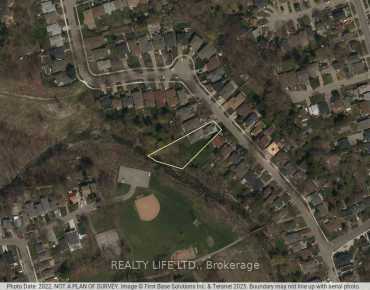 5 Hayes Ln <a href='https://luckyalan.com/community_CN.php?community=Toronto:Willowdale East'>Willowdale East, Toronto</a> 3 beds 3 baths 2 garage $999K