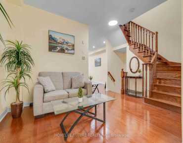 
Thomas St Streetsville, Mississauga 3 beds 2 baths 1 garage $1.175M