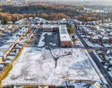 54 Buckland Rd Glenfield-Jane Heights, Toronto 3 beds 2 baths 1 garage $789K
