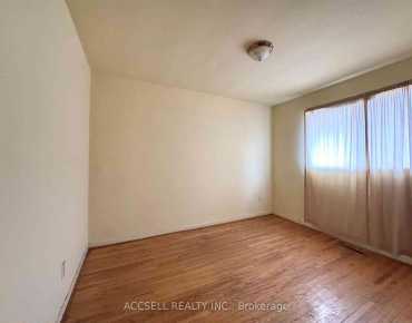 403 Chantenay Dr Cooksville, Mississauga 3 beds 3 baths 2 garage $1.13M