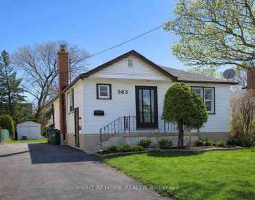 
135 Jay St Maple Leaf, Toronto 3 beds 3 baths 2 garage $1.049M